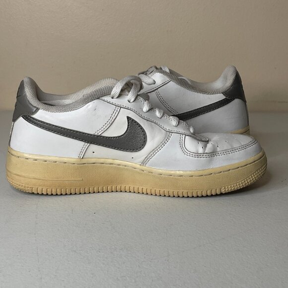 Nike Air Force 1 White Chrome Cream Sneakers Size 6 Youth EU 38.5 - Picture 5 of 16